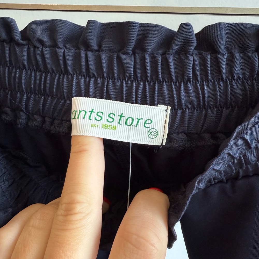 Pants Store Shorts - Picture 3 of 4